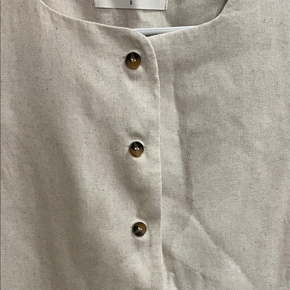 Commense Light Beige Button-Up Vest - Picture 4 of 6